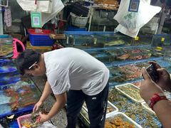 -霞涌市场海鲜摆卖区
