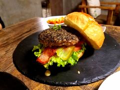 -HIGH FIVE哈福手工汉堡(桂林路店)