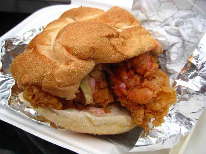 这个是新开的店优惠很多汉堡很不错很喜欢吃炸鸡和鸡块价格又不会很贵