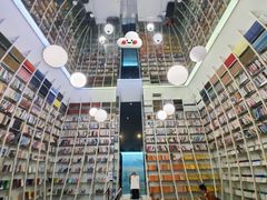 -钟书阁(松江泰晤士小镇店)