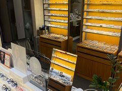 -优医视平价眼镜蔡司依视路折扣工厂店(十里堡店)