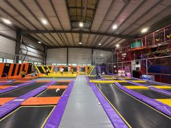 -趣玩空间蹦床乐园(临平旗舰店)