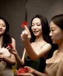 点击看大图 -挪娅婚纱摄影皇家会所