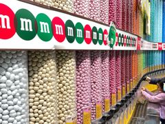 -m豆巧克力世界(上海世茂广场店)