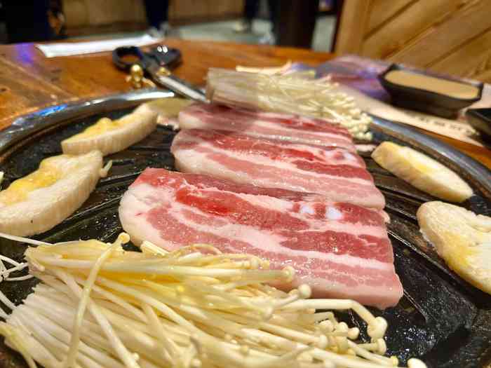 8号仓库烤肉名家(繁荣店)-"中了好久的霸王餐,留到了过生日那天两个人