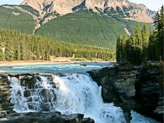 -阿萨巴斯卡瀑布观景点