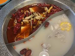 麻辣高汤鸳鸯锅-麻田会 ·鲜活现烹·牛蛙火锅(珠江新城维家思广场店)