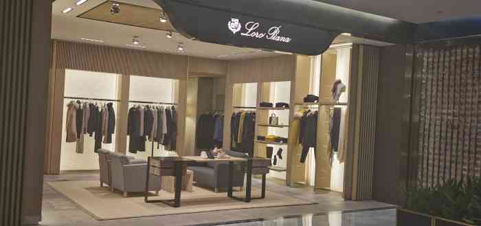 loro piana诺悠翩雅(skp店)-"逛到四层买的,但一层有展示区,也有门店.