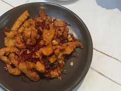 -阿瓦山寨·湘菜现炒·剁椒鱼头王(咸阳总店)