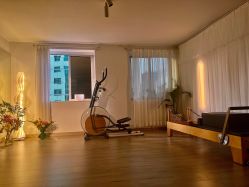 -闺蜜瑜伽·普拉提女性塑形馆