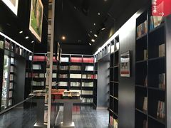 -钟书阁(松江泰晤士小镇店)