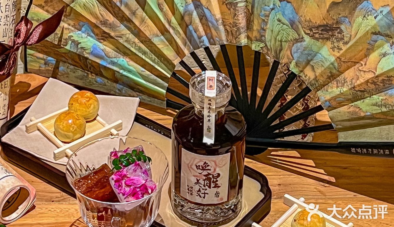 没想到刚刚办好校友卡 就在川大南门发现这家国风茶咖
