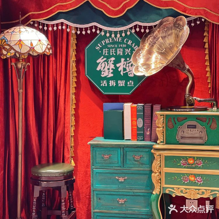 上海旅游必打卡高人气蟹粉面，现场活蟹拆蟹