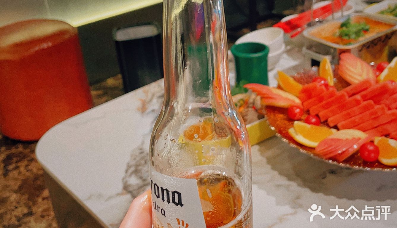 天啦噜‼️广州首家赛博朋克风烧烤店，还有KTV，赶紧宵夜走起~