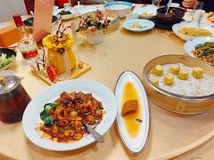 -黄浦江游览十六铺3号码头网红自助餐