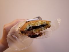朱古力脆脆铜锣烧内部-奇华饼家(香港国际机场T1店)