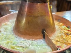 -果松木炭酸菜铜火锅·外婆参鸡汤