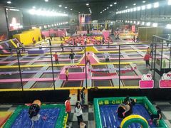 -嘿哟动霸CHUA·新潮玩运动娱乐中心·蹦床滑冰团建乐园