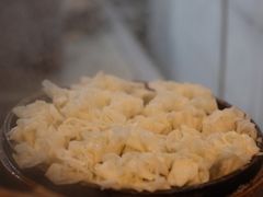 新鲜出炉的烧麦-海汇源老烧麦店(东大街总店)