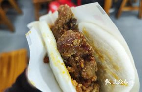 Spiced Steamed Pork in Flatbread