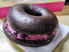 杨梅蓝莓乳酪贝果-PAOPAO Bakery&Café(港汇店)