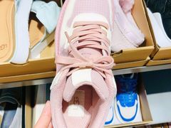 -UGG(燕莎奥特莱斯购物中心店)