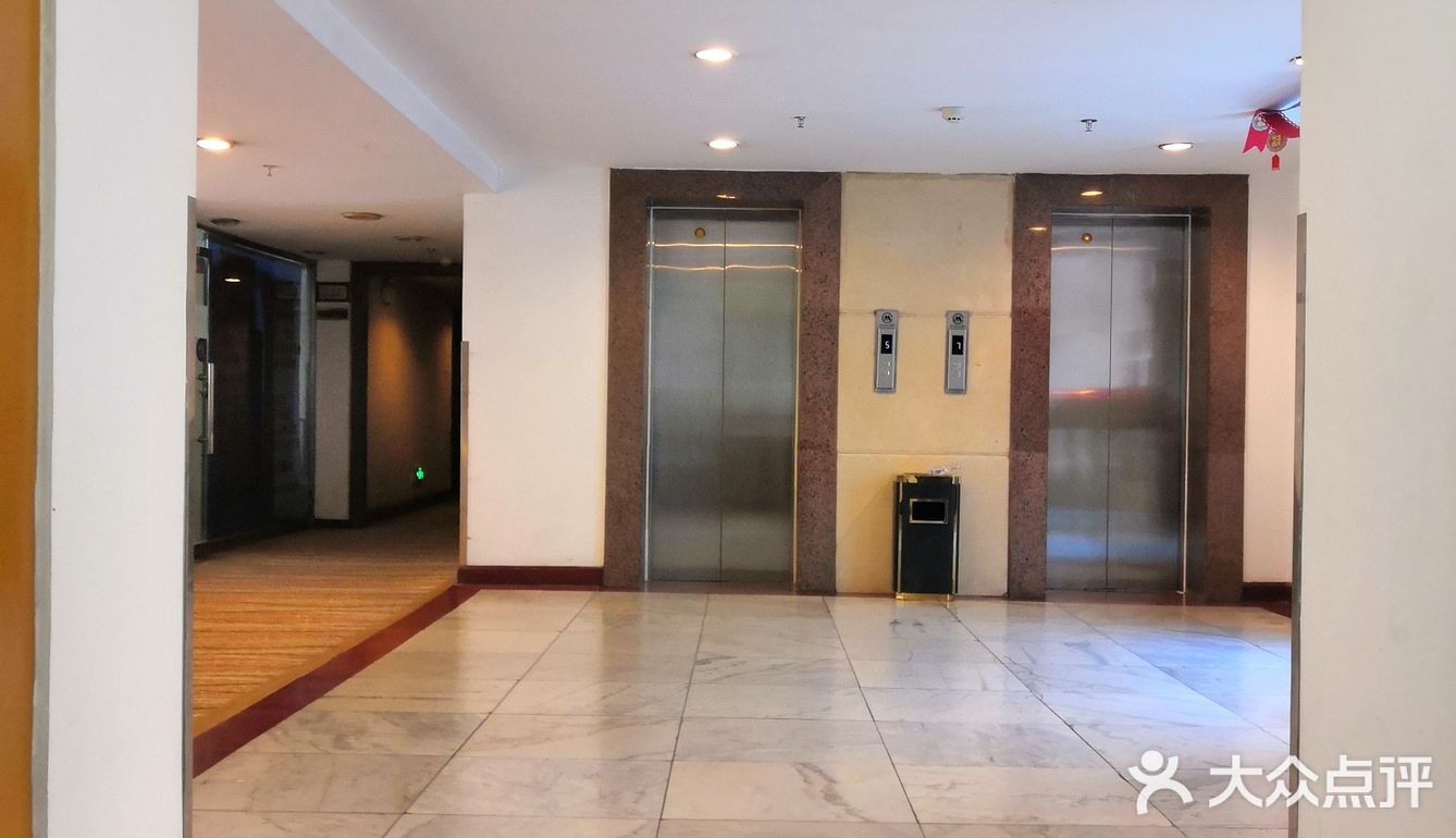 寸土寸金，所以酒店也是没办法，还是那么小