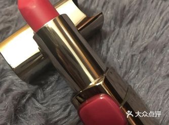 品牌、色号：欧莱雅雾面R517色号  质地：虽说是雾