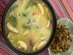 三鲜米线-香巴拉云南餐厅(华莱坞店)