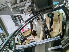 -TESLA 特斯拉(上海太古汇体验店)