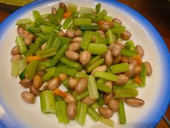 西芹花生米-老胶东家常菜馆(市场一路店)