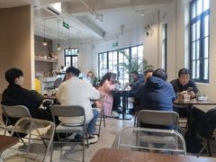 -Fridi Patisserie Cafe