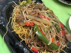 铁板黑椒牛柳炒面-胜利茶餐室