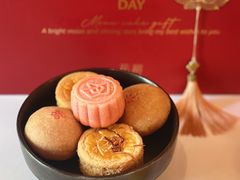 草莓椰奶流心月饼-花甜生活FatimCake·生日蛋糕