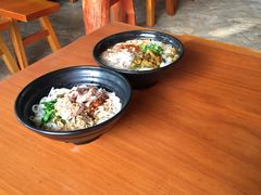 -鸿浩扒猪脚米线