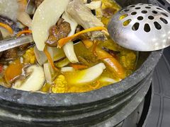 -南渝食府.墨脱石锅松茸鸡