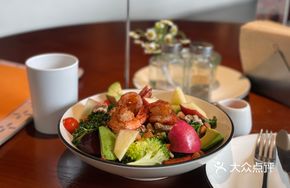 Kale Shrimp Salad