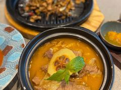 酸木瓜炖牛腩-半山腰·云南菜(侨福芳草地店)