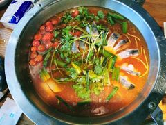 -野山舂·贵州现舂酸汤火锅(鸿通城店)