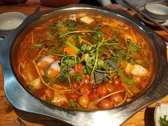 -野山舂·贵州现舂酸汤火锅(鸿通城店)