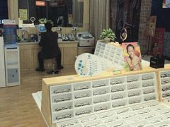 -MiRi眼镜连锁·蔡司·尼康控优点合作店(莘庄店)