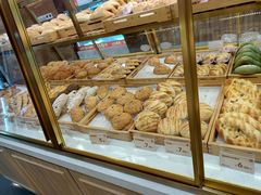 面包甜点陈列柜-皇后饼店(财富广场店)