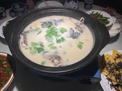 浓汤鱼头-秀水人家