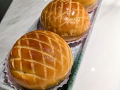 酥皮水牛奶菠萝包-陶陶居酒家(新天地店)