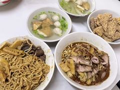 -松树干拌面店