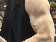 -岩顶健身(玄武店)