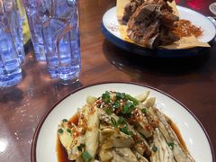 -川流不息·地道川菜·小龙虾(松东路店)