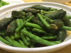虎皮尖椒拼豆角-联邦酒楼
