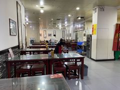 大堂-牛一嘴·兰州牛肉面·大盘鸡(财富中心店)
