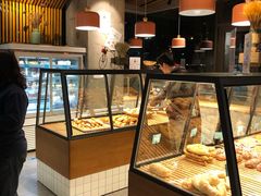 面包甜点陈列柜-Dough&Joe团憩(瑞虹天地月亮湾店)